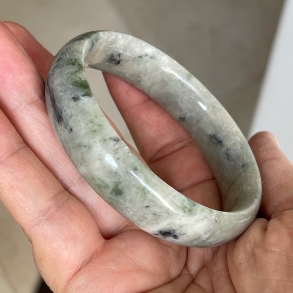 Light and dark green jade bangle - Picture 4 of 10